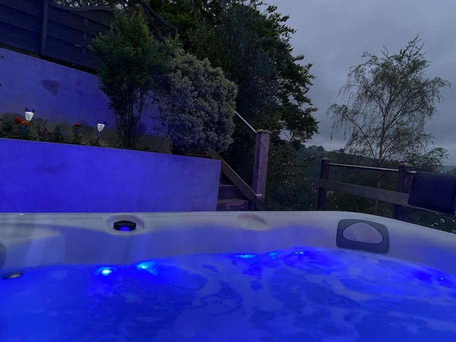 Вилла The Crest Hillside Retreat With Hot Tub Abertillery Экстерьер фото