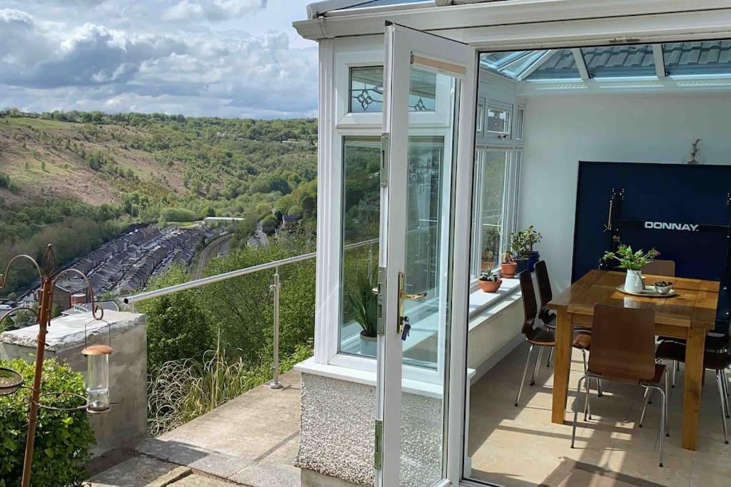 Вилла The Crest Hillside Retreat With Hot Tub Abertillery Экстерьер фото