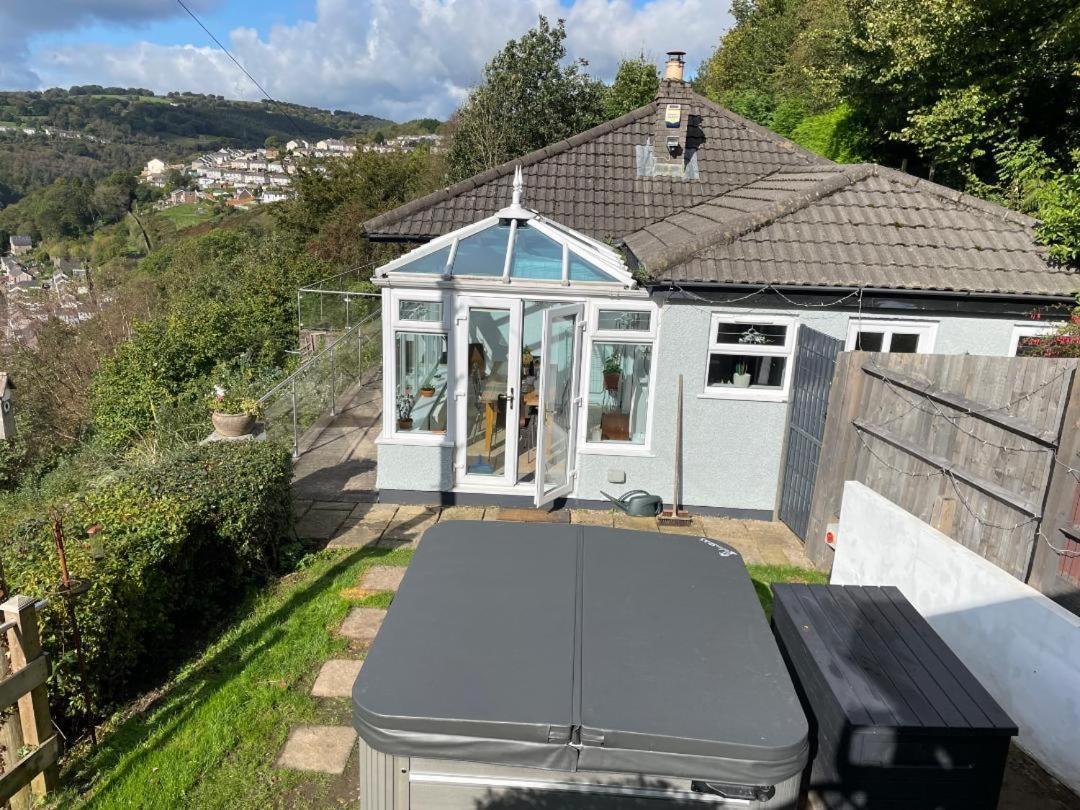 Вилла The Crest Hillside Retreat With Hot Tub Abertillery Экстерьер фото